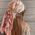 Lenço de Cetim Estampado Corrente 90x90 – Bandana Feminina Rosa