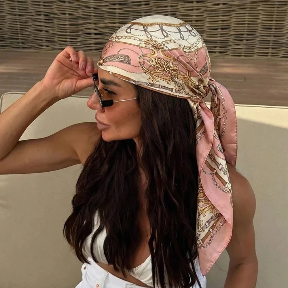 Lenço de Cetim Estampado Corrente 90x90 – Bandana Feminina Rosa