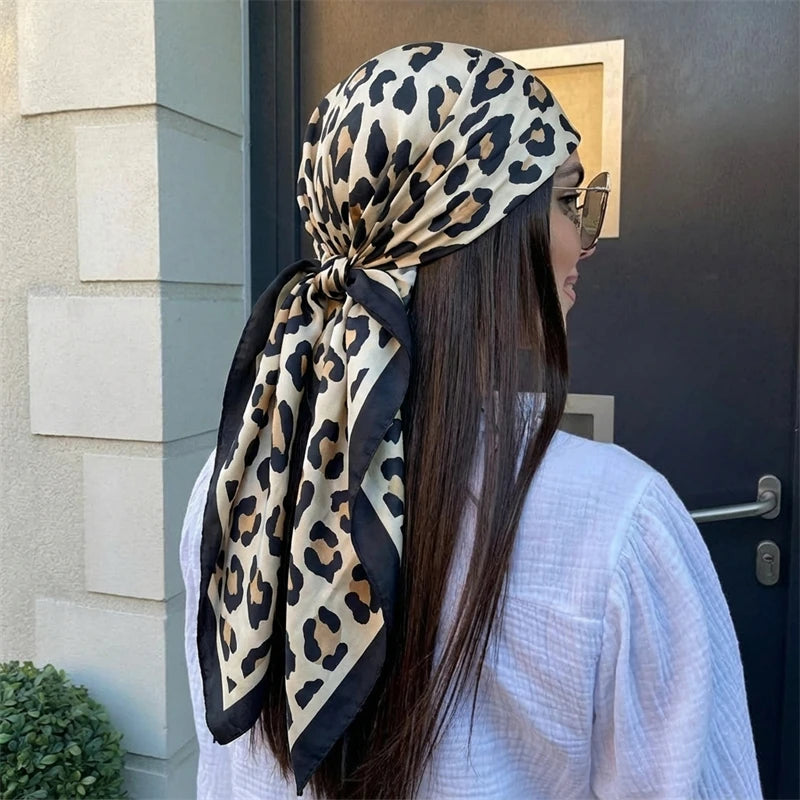 Lenço de Cetim Estampa Onça 90x90 – Bandana Feminina Animal Print