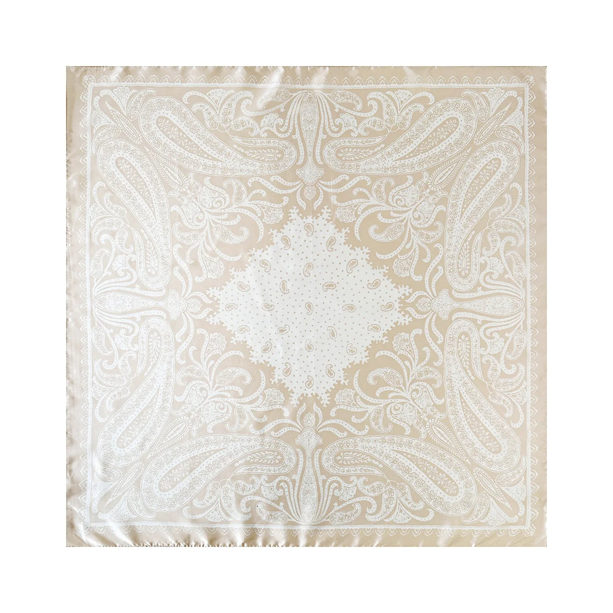 Lenço de Cetim Estampa Paisley Bege 90x90 – Bandana Feminina Cachemire