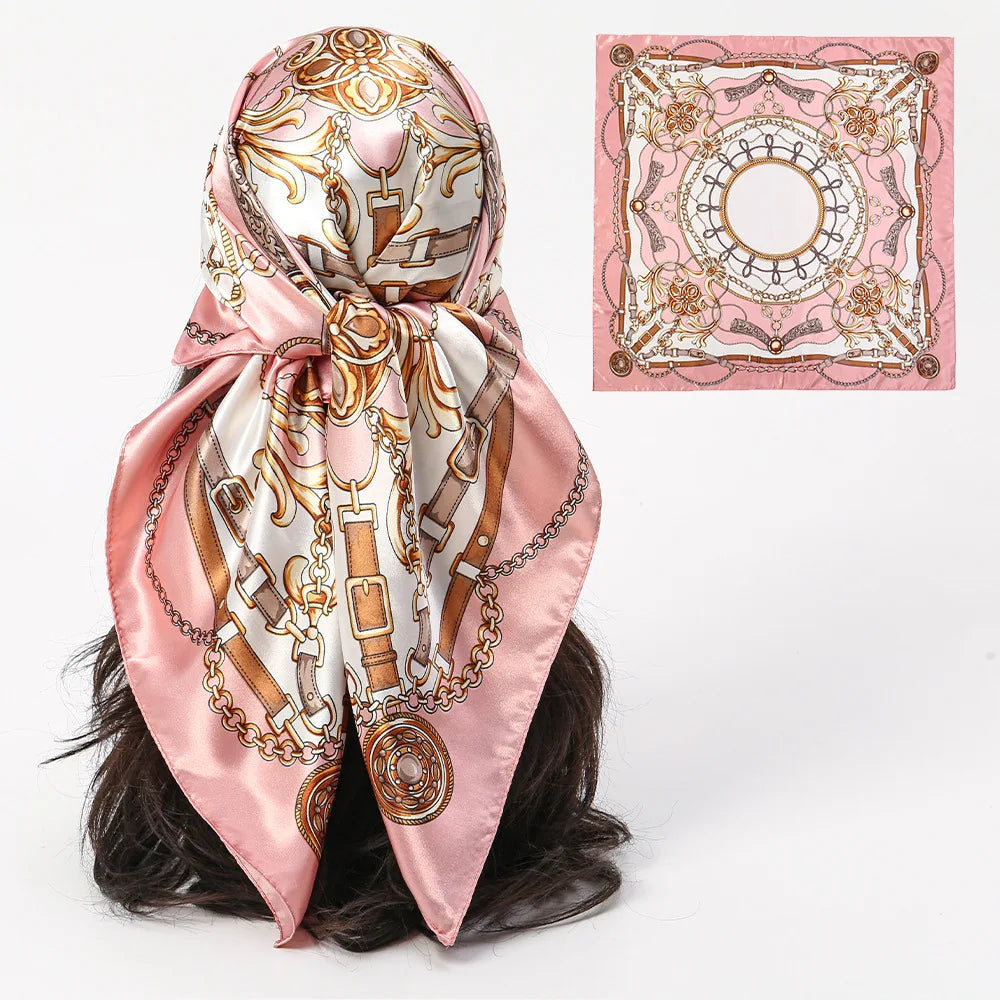 Lenço de Cetim Estampado Corrente 90x90 – Bandana Feminina Rosa