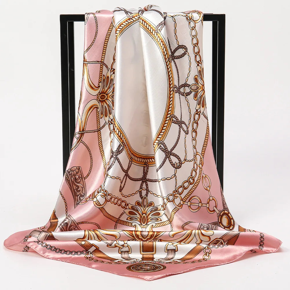 Lenço de Cetim Estampado Corrente 90x90 – Bandana Feminina Rosa