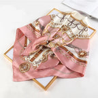 Lenço de Cetim Estampado Corrente 90x90 – Bandana Feminina Rosa
