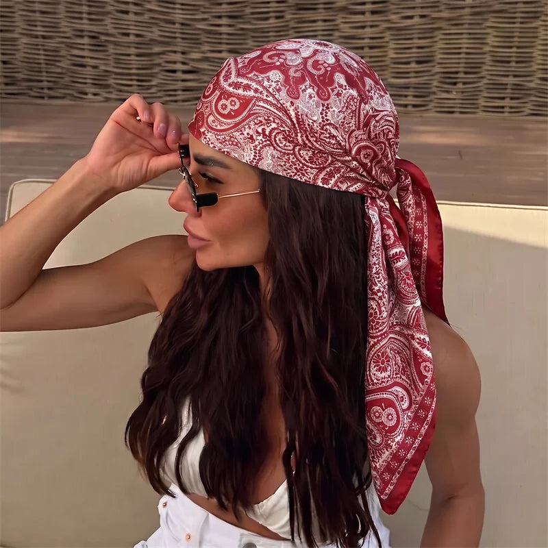Lenço de Cetim Estampa Paisley Vermelho 90x90 – Bandana Feminina Floral Étnico