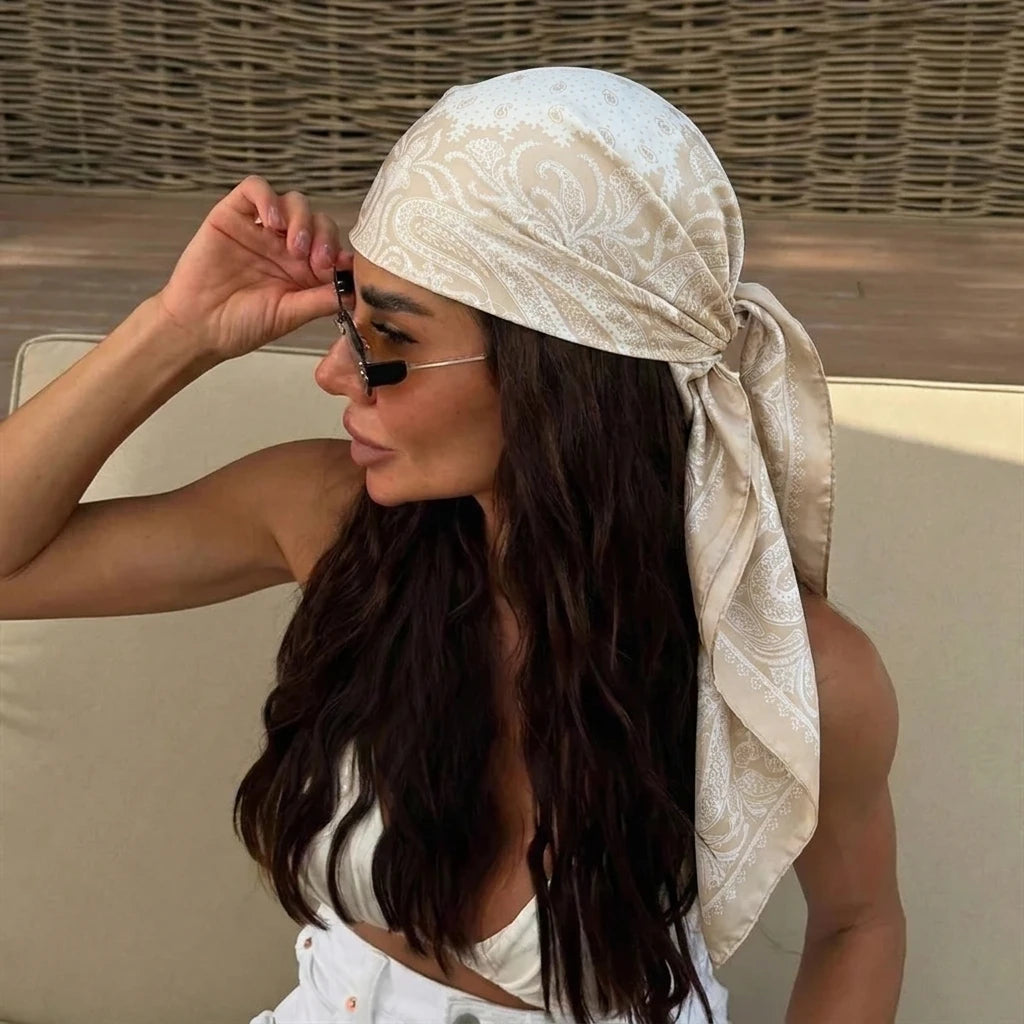 Lenço de Cetim Estampa Paisley Bege 90x90 – Bandana Feminina Cachemire